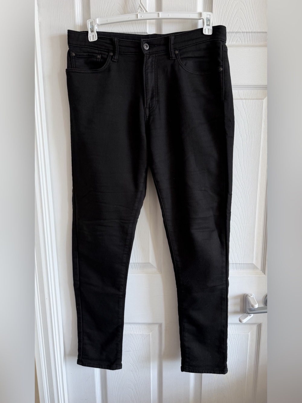 Uniqlo Men’s EZY Slim Tapered Jeans - Black - Size L (33-36) Excellent Condition